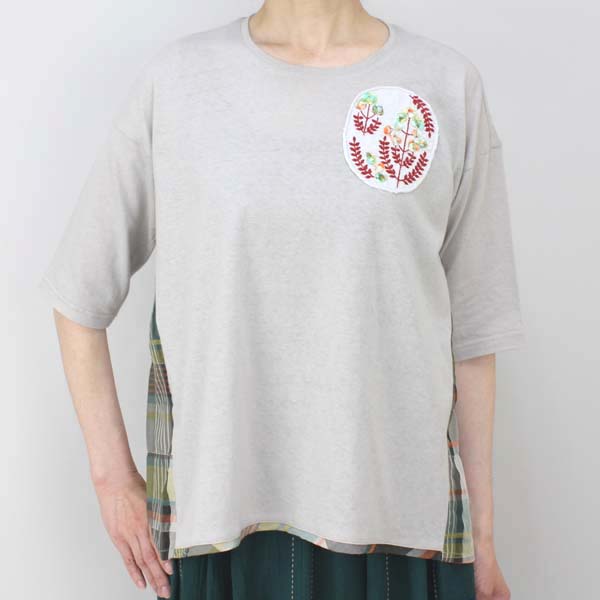 佐藤繊維 M&KYOKO ベージュサイドチェック地切替胸刺繍アップリケTシャツ ベージュ size M 佐藤繊維 M&KYOKO ベージュサイドチェック地切替胸刺繍アップリケTシャツ ベージュ size M