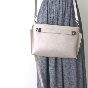 ヒロココシノ HIROKO KOSHINO　ベージュ2WAYショルダーバッグ